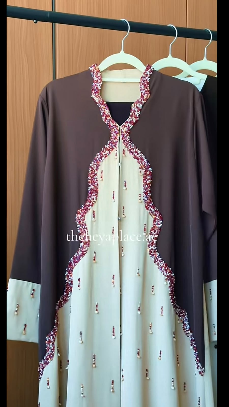 Dark Brown & Cream Abaya